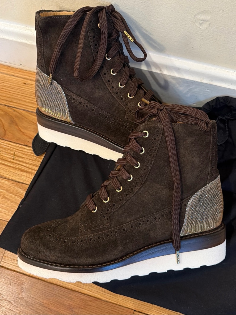 Never worn Office of Angela Scott Dark Brown Suede Wingtip Lace-Up Boots size 5 - Picture 2 of 7